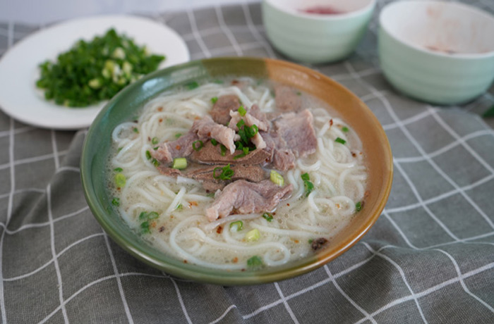 桑日原味汤粉王培训